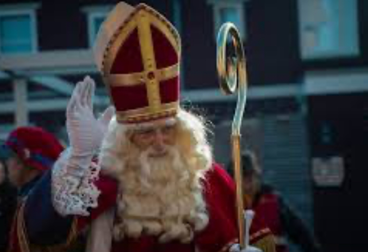 Houten zwaait Sinterklaas uit