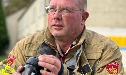 Freerk Wigarda vertrekt als brandweerman en geeft stokje door aan de jeugd
