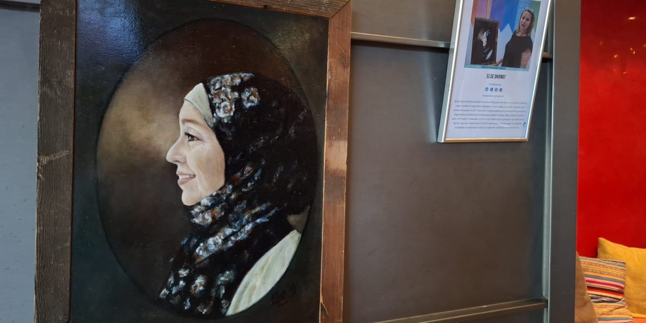 Schilderij Moslima anno 2019 nu weer te zien in Houten
