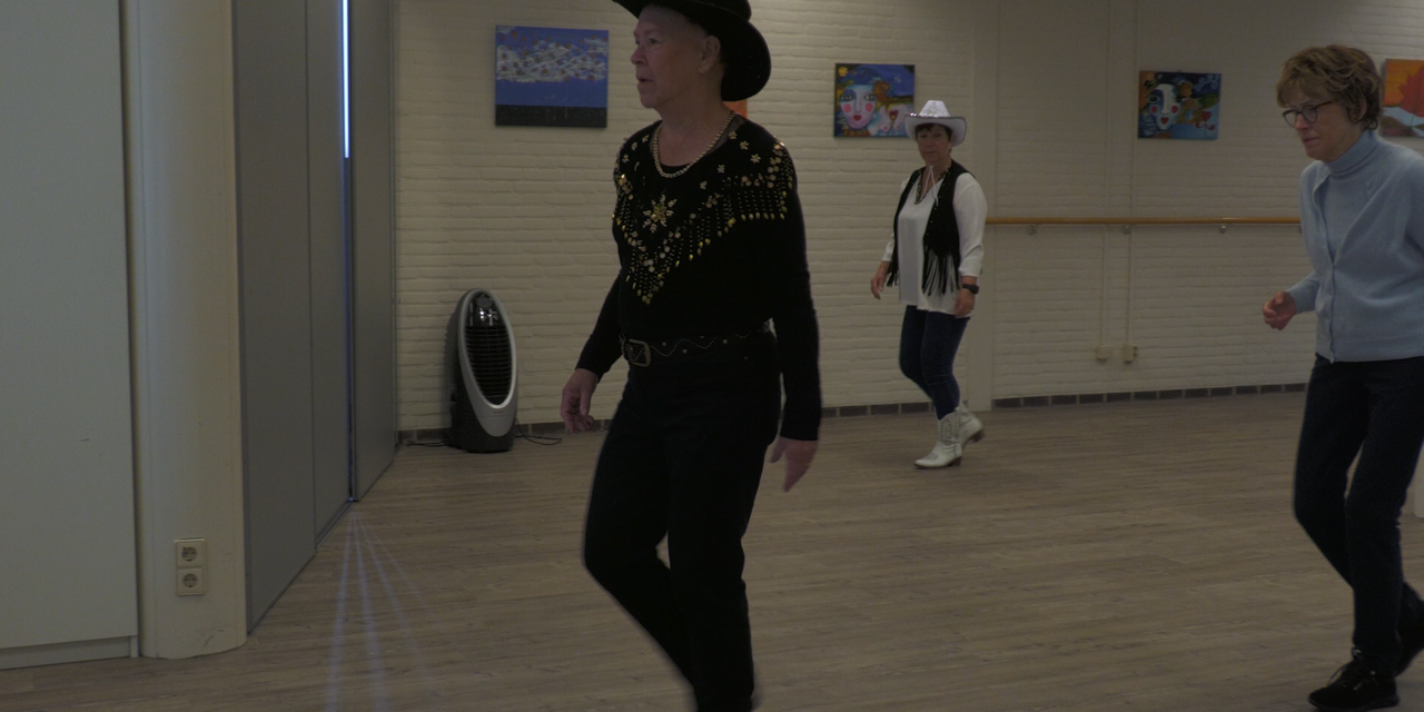 Beginnersgroep Countryline Dance halfjaar op weg