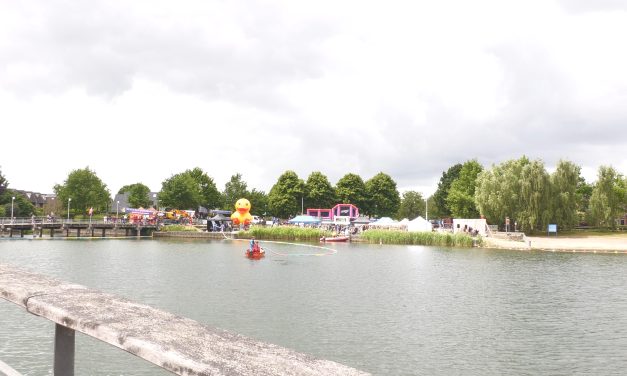 De allereerste badeendjesrace van start