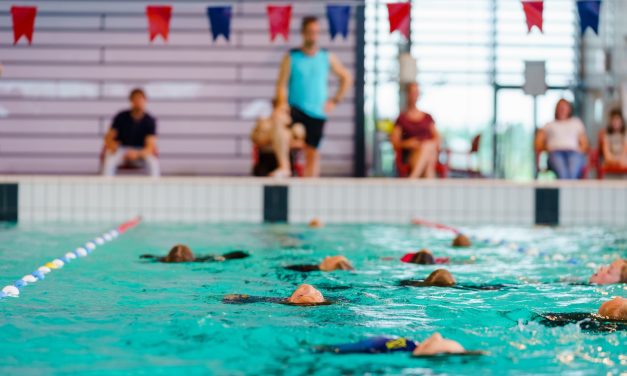 Schoolzwemmen opnieuw onderwerp van gesprek in het basisonderwijs