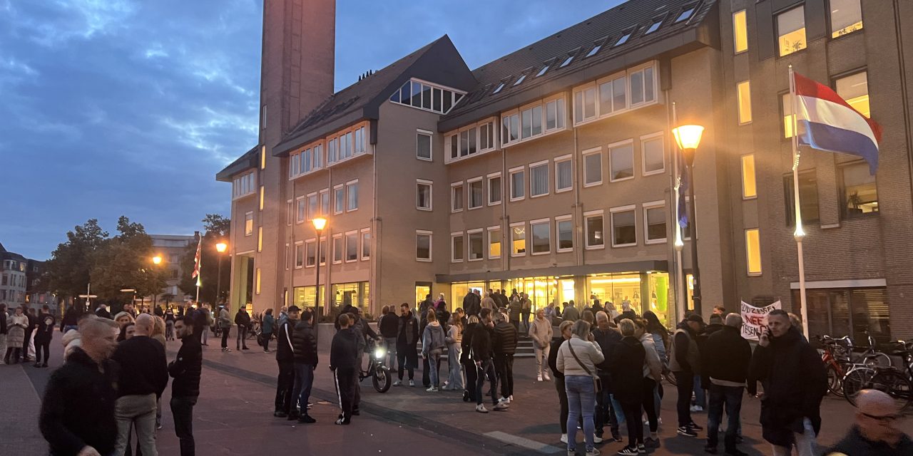 Grote opkomst bij AZC demonstratie in Houten