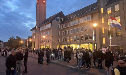 Grote opkomst bij AZC demonstratie in Houten