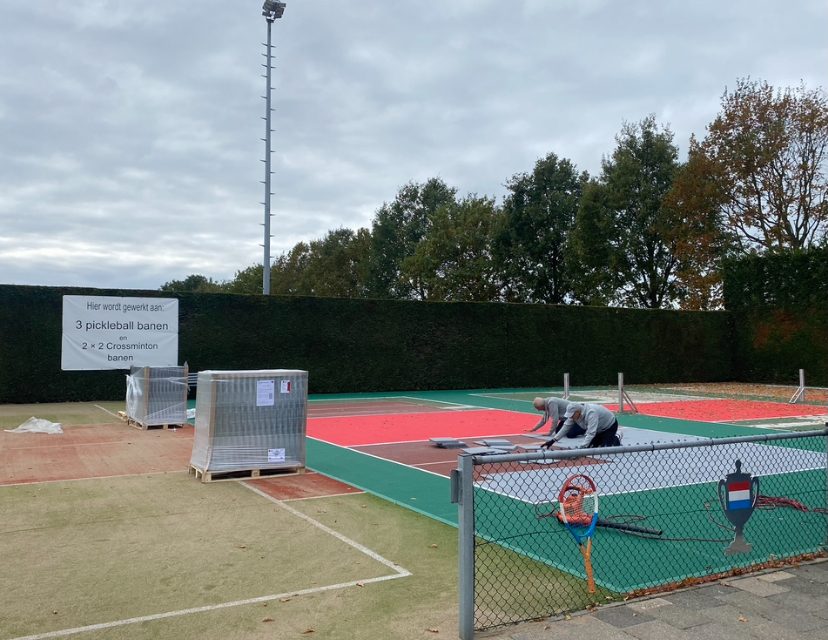 Pickleball blaast nieuw leven in Tennisclub ’t Goy. 