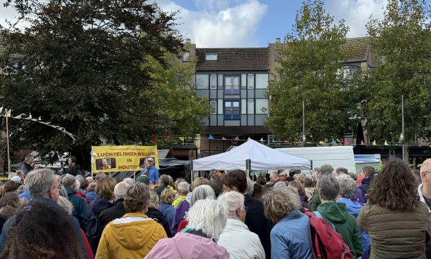 Manifestatie Vluchtelingen Welkom in Houten: Koos Koster zet zich in