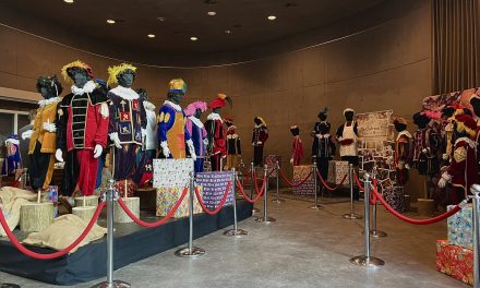 Waterlinie Museum toont uitzonderlijke collectie Sinterklaaspakken