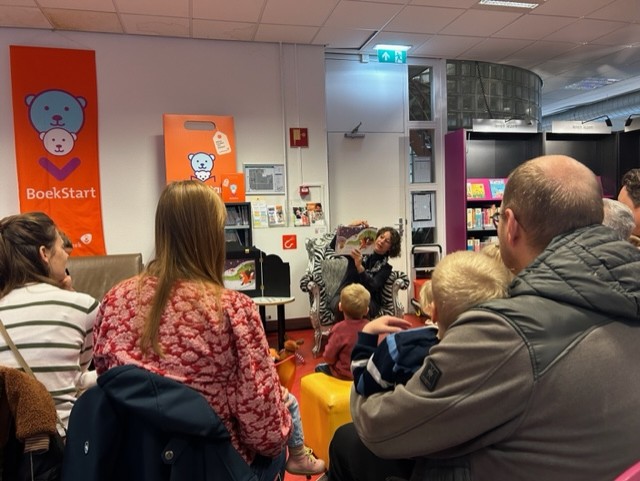 ‘Voorlezen is belangrijk voor de woordenschat’: Riëtte van Lint over Boekstart Voorleespret