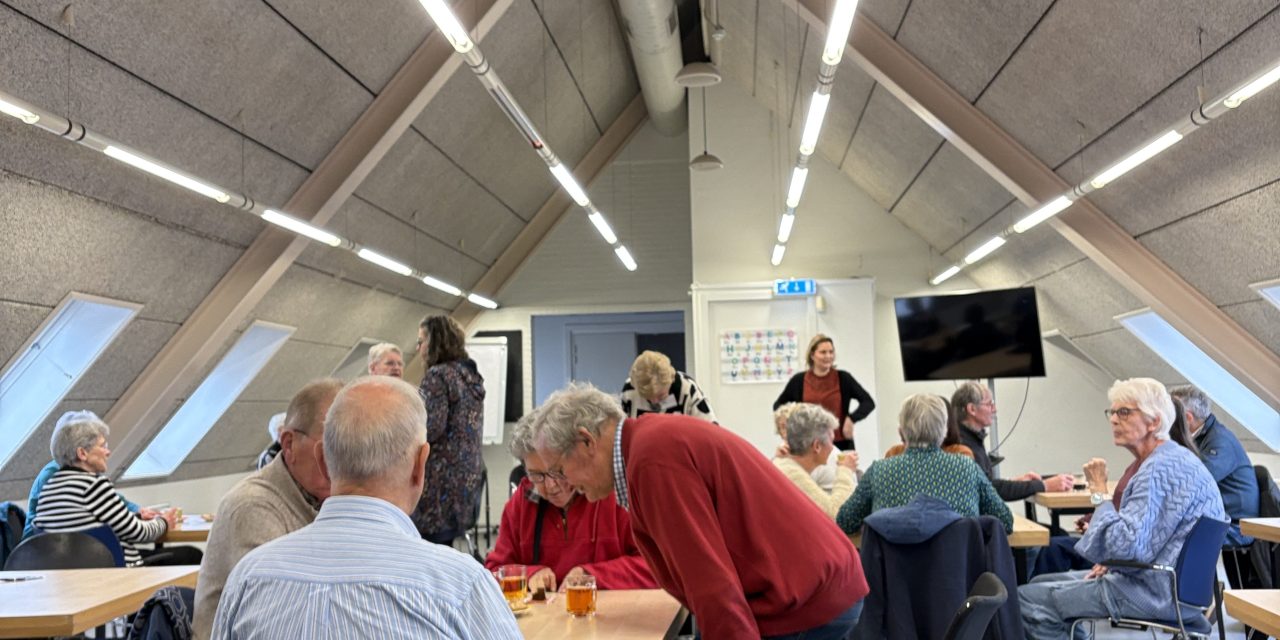 Ouderen zoeken contact via Houten&Co: Whatsapp-groep groeit na succesvolle bijeenkomst
