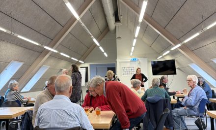 Ouderen zoeken contact via Houten&Co: Whatsapp-groep groeit na succesvolle bijeenkomst