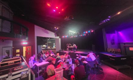 ‘We organiseren een kerstdiner, dat is een middel om met jongeren in gesprek te gaan’