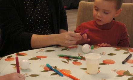 Tull en ’t Waal kleurt geel: Pasen brengt het dorp samen