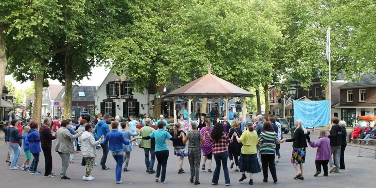 Jubileumeditie Dansen op het Plein trekt veel divers publiek in Houten