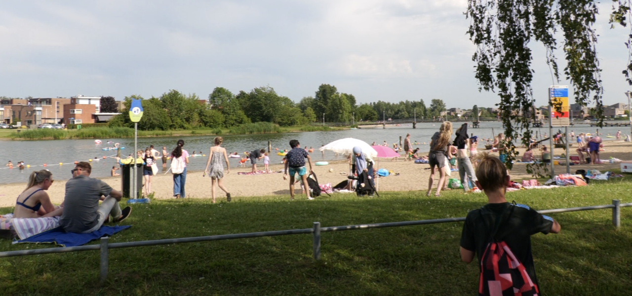 Drukte bij de Rietplas in Houten door zomerse temperaturen
