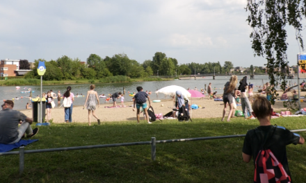Drukte bij de Rietplas in Houten door zomerse temperaturen
