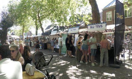 Hitte houdt bezoekers niet weg bij Wijn op het Plein in Houten