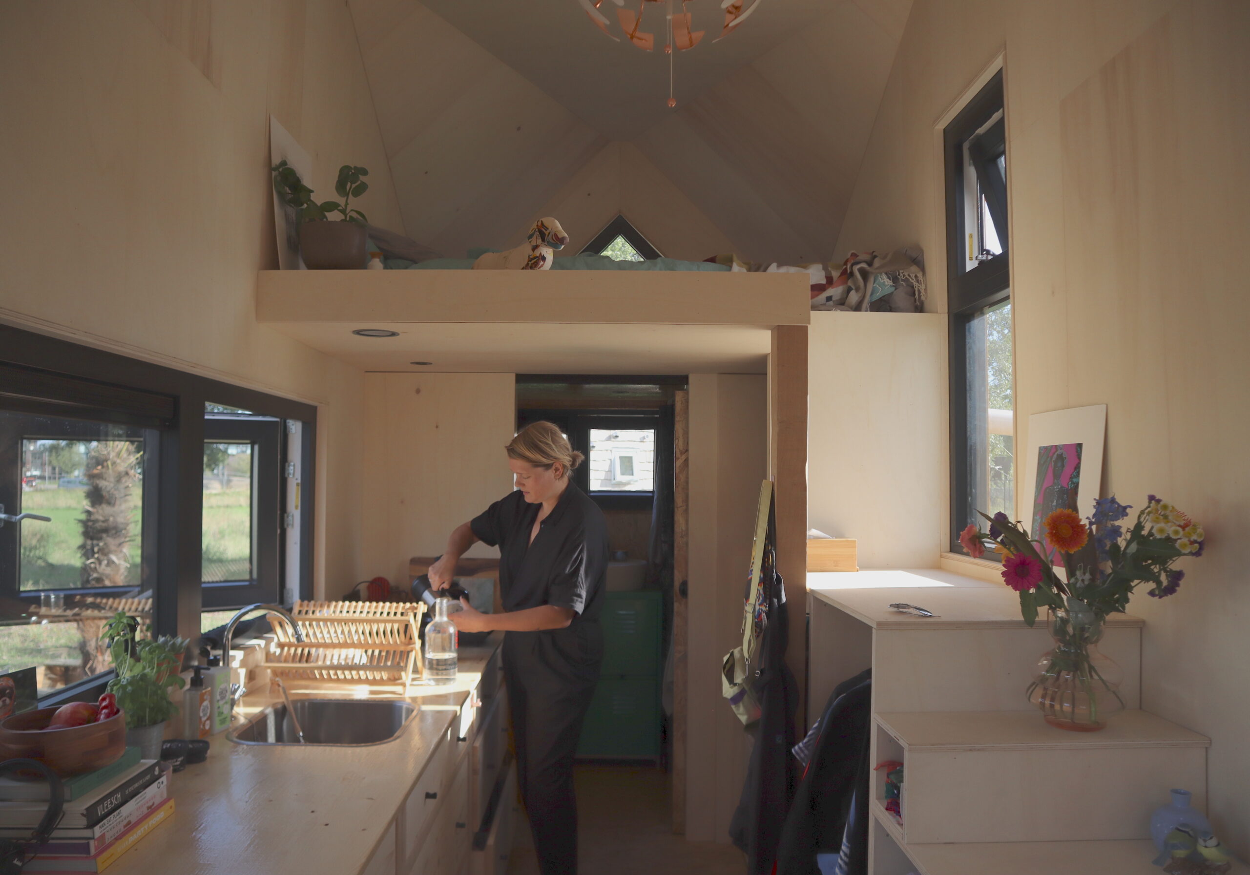 Janneke-in-tiny-house-2-scaled