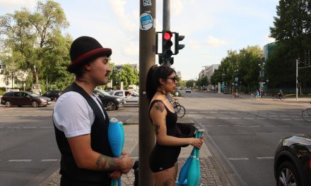 Traffic light juggling: The new street artists of Europe