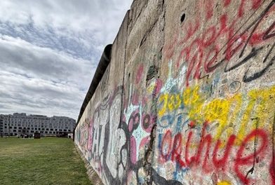 Germany 35 years after the fall: One country, still divided