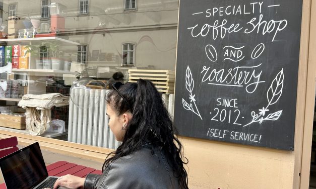 Digital customers at silent tables: Vienna’s cafés at a crossroads