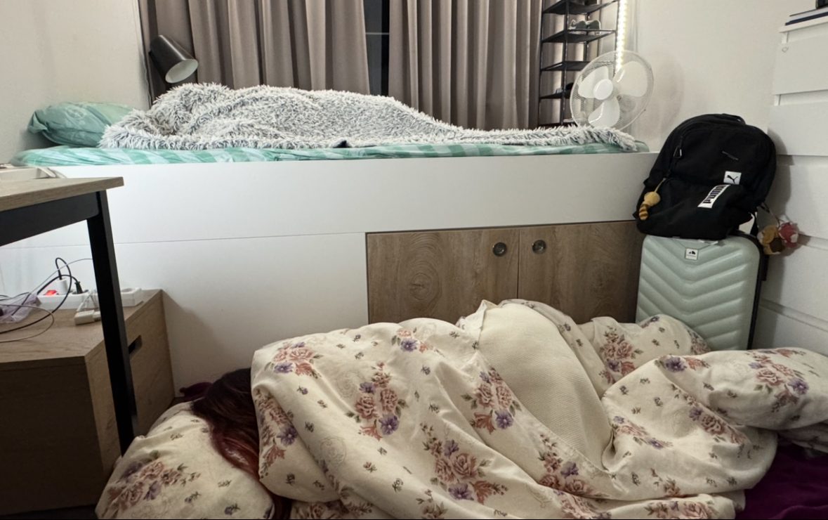 Sleeping on the floor: the reality of some international students in the Netherlands. Photographer: Corina Dascălu
