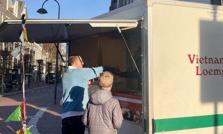In Between Cultures – What the “Vietnamese” Loempia Reveals About Migration, Survival and How Dutch Culture Absorbed It