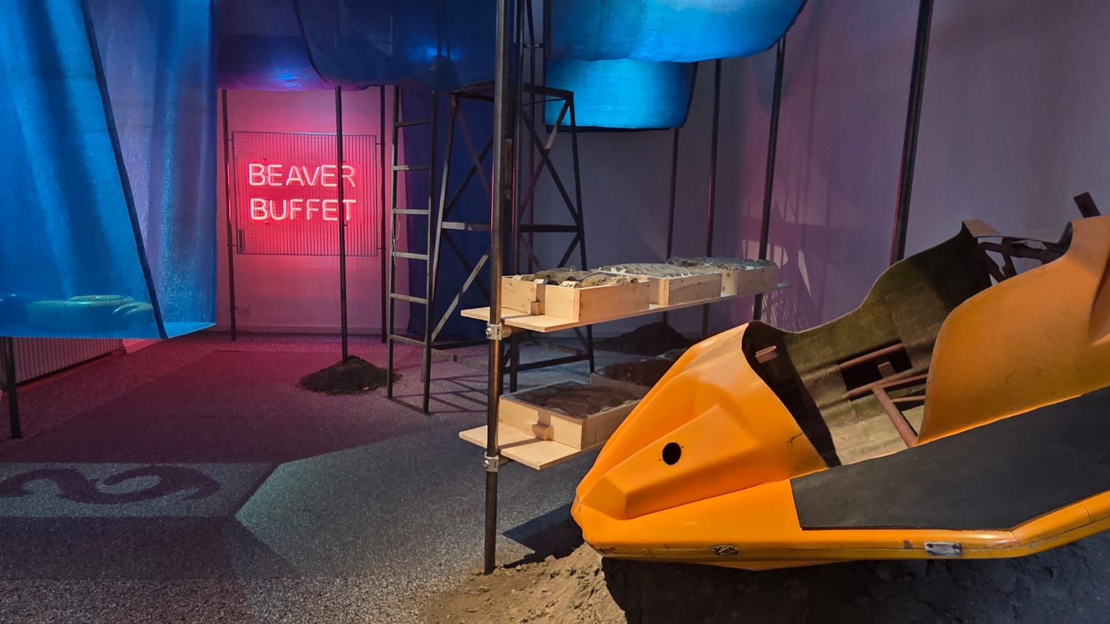 The artwork “Secret Exhibition of the Unfinished” by the group Memoria – an immersive installation made from original objects taken from the park in its current state.