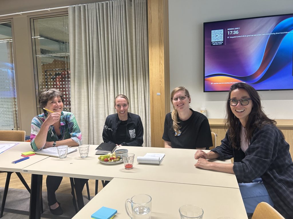 Organisatie en deelnemers bijeenkomst mentale gezondheid meiden, v.l.n.r. Liesbeth Meeuwissen, Annelies van Gelder, Leonie Bullee, Suzanne van der Geest