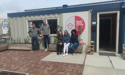 Eten met buurtbewoners in Hart van Leidsche Rijn