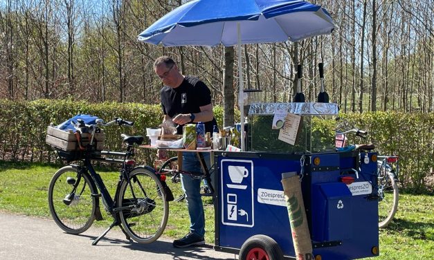 Emiel tilde zijn liefde voor de koffiebar naar een koffiekar