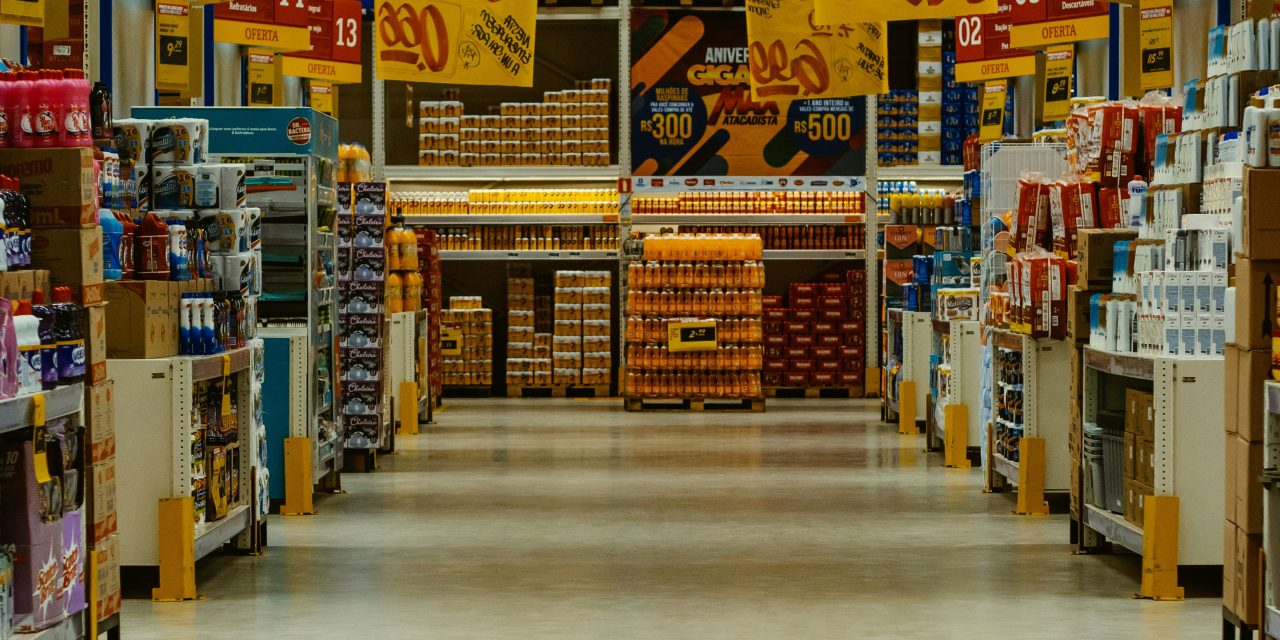 Albert Heijn doneert aan voedselbank, maar verdient er ook aan