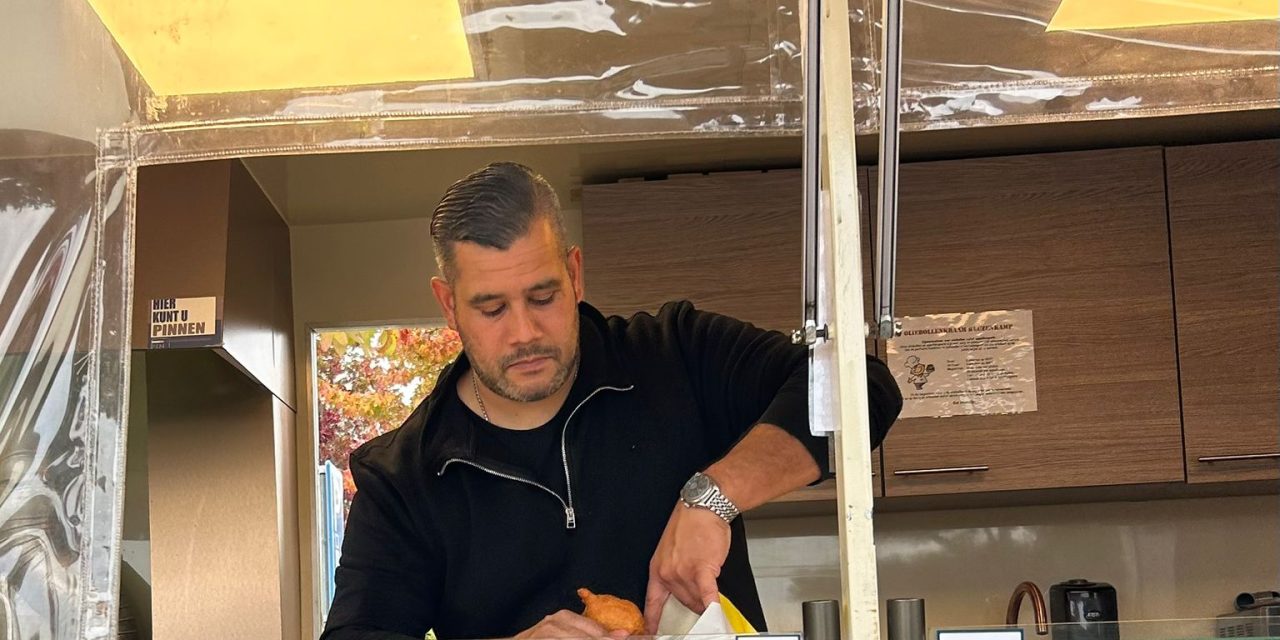 Oliebollenbakker en kermisexploitant Etienne Keuzenkamp: ‘Ik vind oliebollen bakken toch wel het leukste’