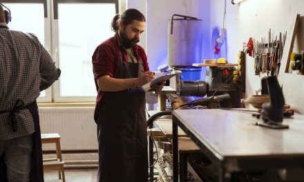 Decembermaand brengt drukte bij Repair Café