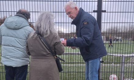 Voetbalclub Desto deelt lolly’s uit aan schreeuwende ouders langs de lijn