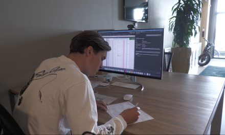 Student en ondernemer tegelijk: het leven tussen colleges en klanten