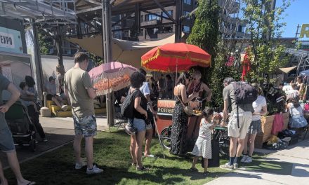 Grootste kinderrommelmarkt ooit op Berlijnplein trekt jonge ondernemers uit Leidsche Rijn