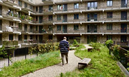 Gemengd wonen brengt mensen samen en gaat woningnood tegen, aldus bewoner Sam