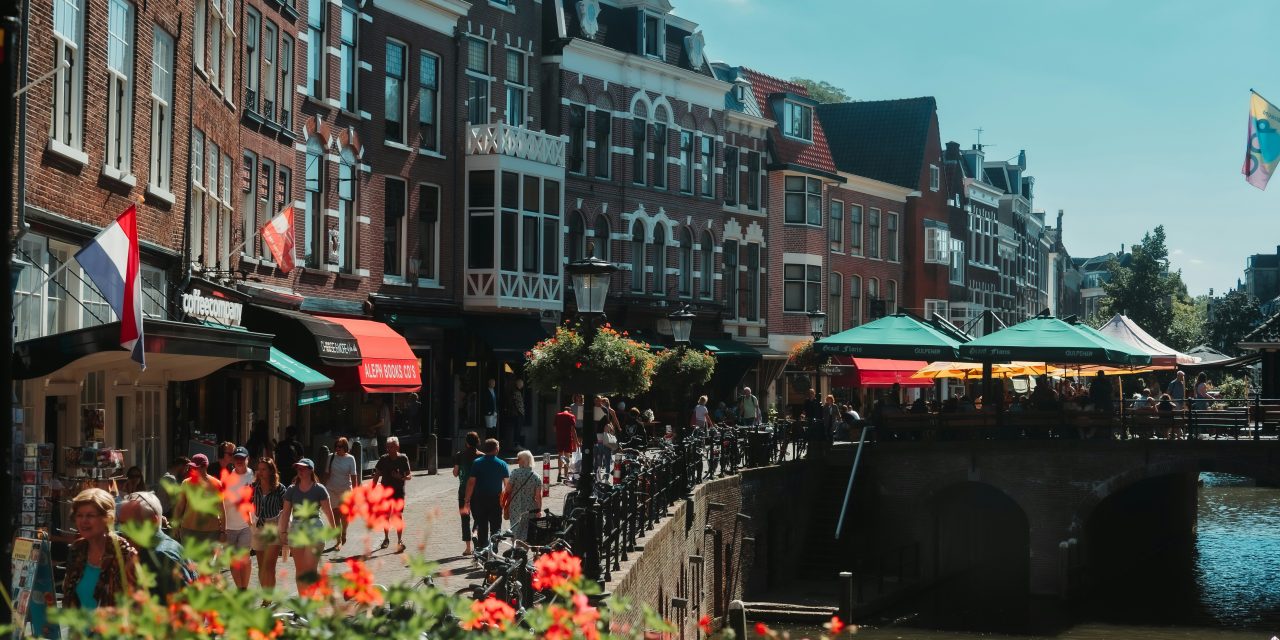 Toerismecijfers in Utrecht dalen licht, terwijl Amsterdam blijft groeien