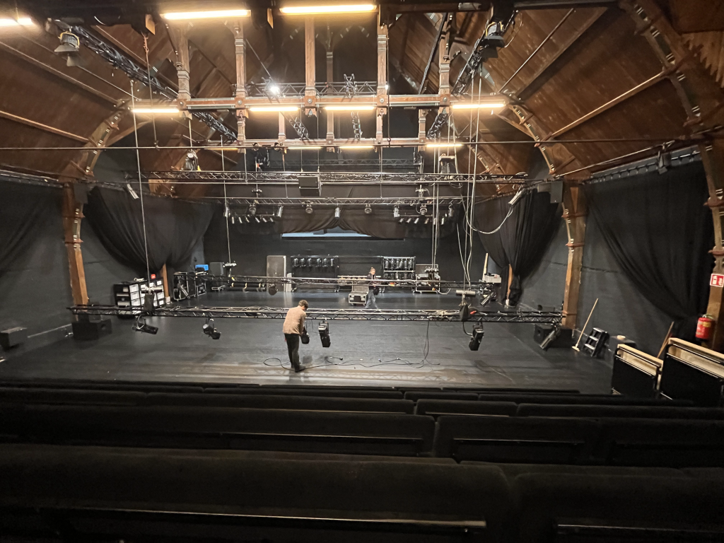Theaters kampen met tekort aan theatertechnici: ‘Technici moeten in de spotlight komen’