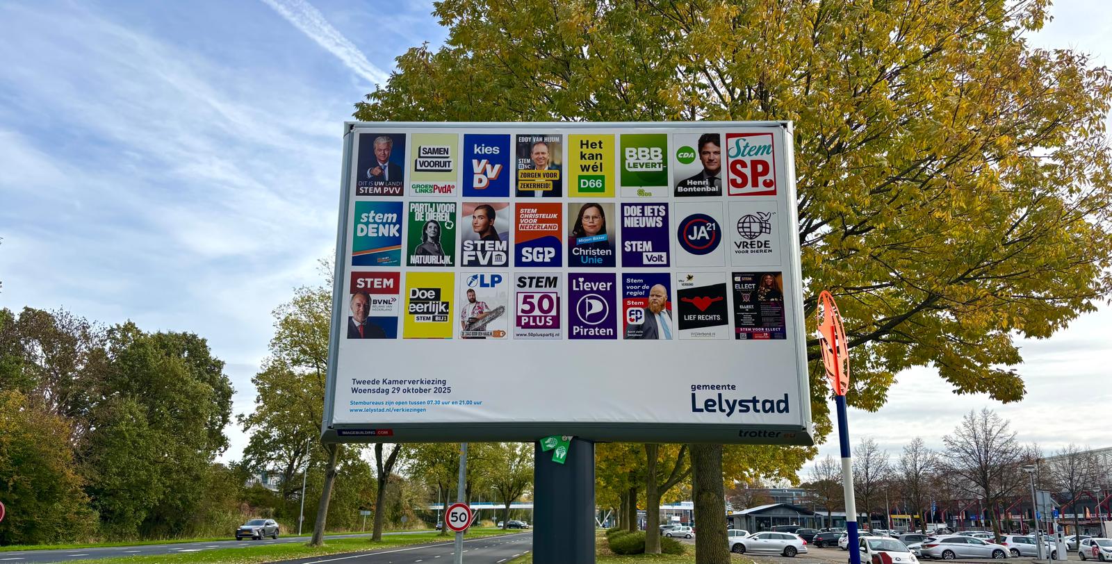 Verkiezingsposters voor de landelijke verkiezingen in Lelystad. Marit van Ens