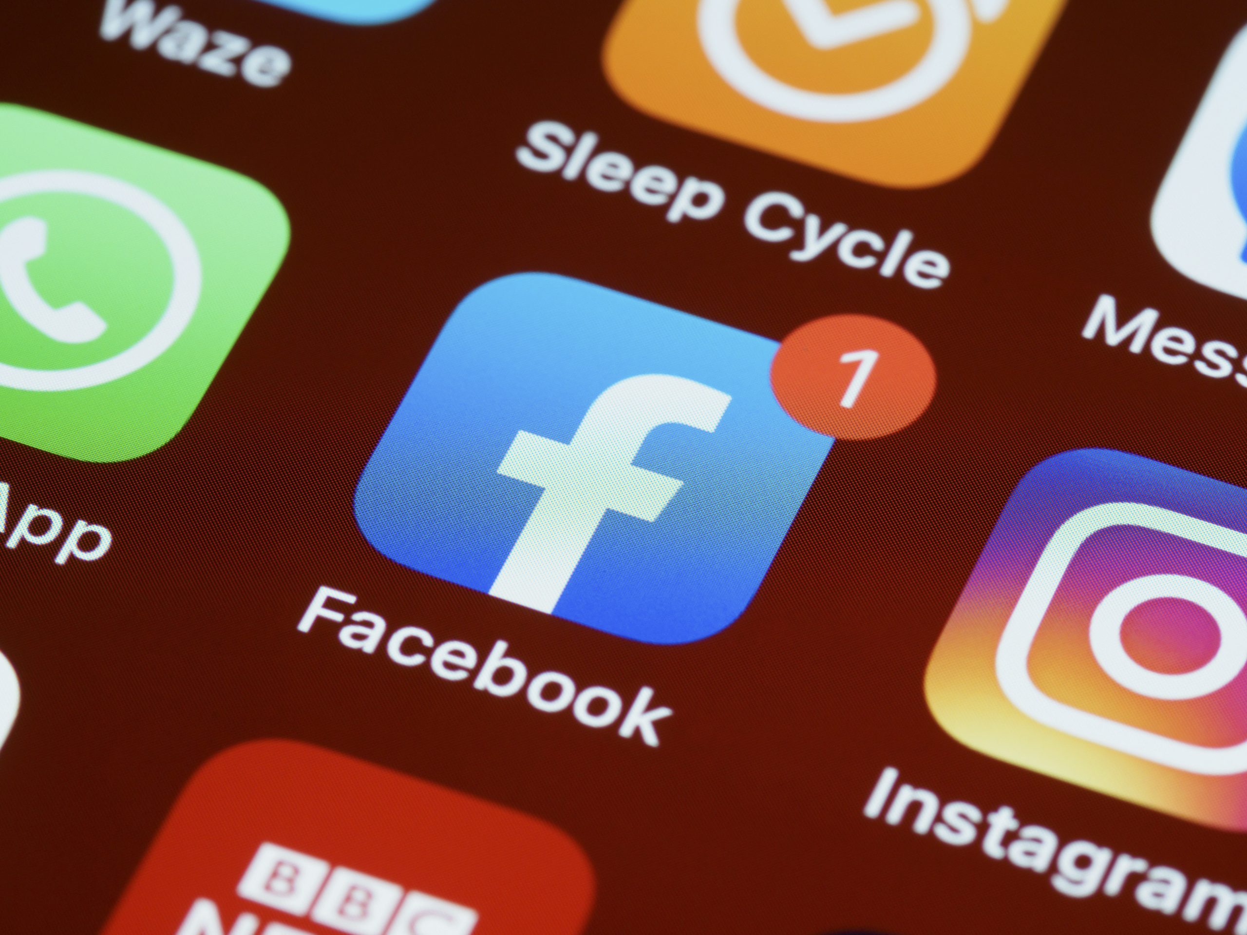 Even kijken wordt al snel blijven: hoe social media FOMO aanwakkert
