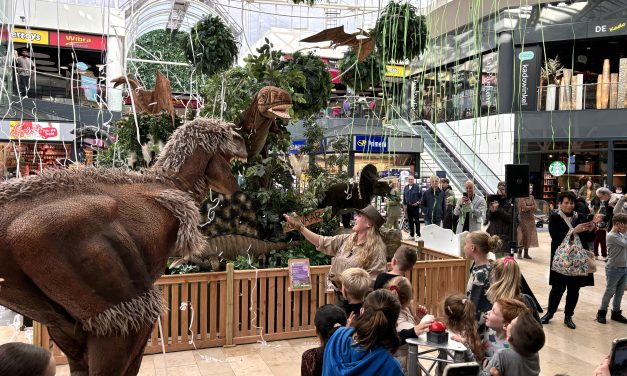 Oog in oog staan met dinosaurussen: de dinotour in het winkelcentrum van Nieuwegein is geopend