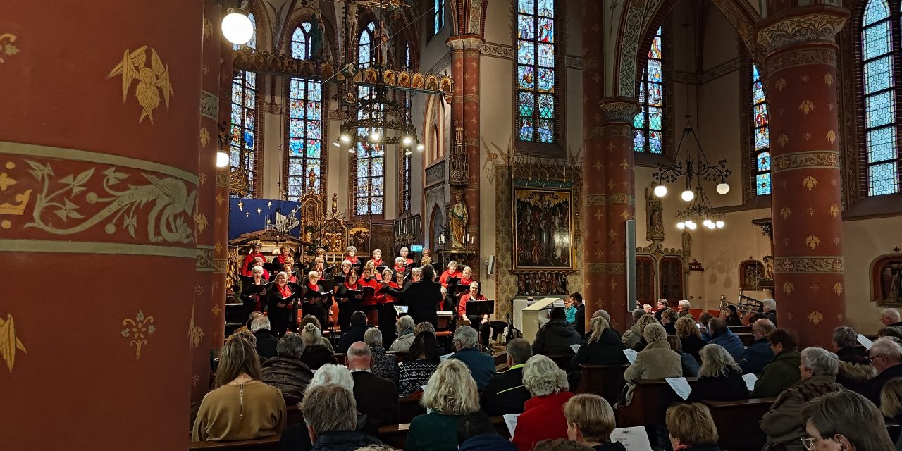 Vrouwenkoor Cantare trakteert op divers en gemoedelijk kerstconcert in Sint-Nicolaaskerk