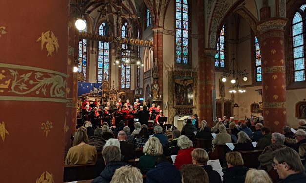 Vrouwenkoor Cantare trakteert op divers en gemoedelijk kerstconcert in Sint-Nicolaaskerk