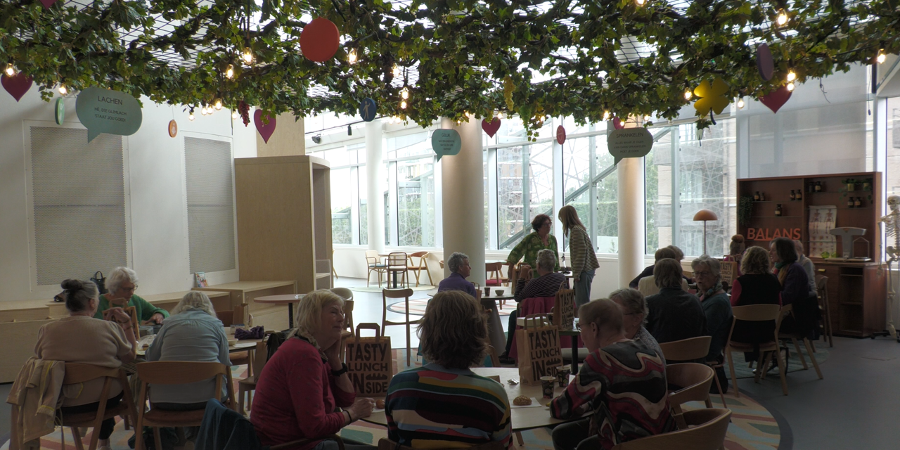 Voorleeslunch zorgt voor het breken van sociaal isolement in Nieuwegein