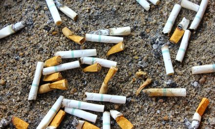 Sigaretten opruimactie in IJsselstein zorgt voor besef: ‘zo’n peuk lijkt klein, maar is enorm schadelijk voor het milieu’