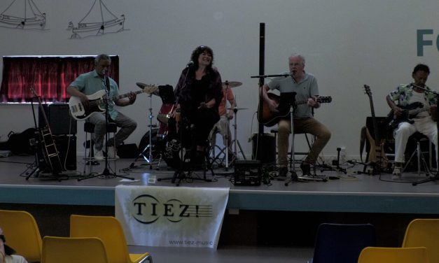 Band Tiez treed op in dorpshuis Vreeswijk