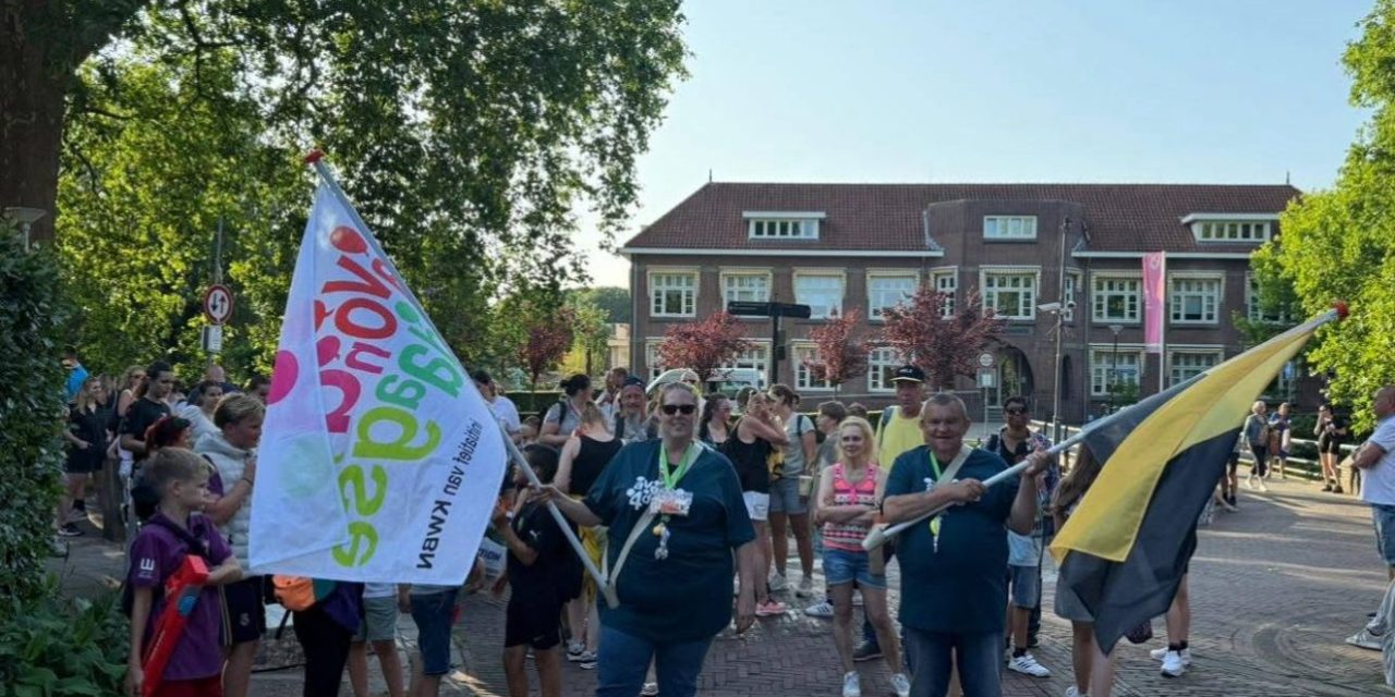 Ijsselstein loopt laaste dag Avondvierdaagse vol plezier.