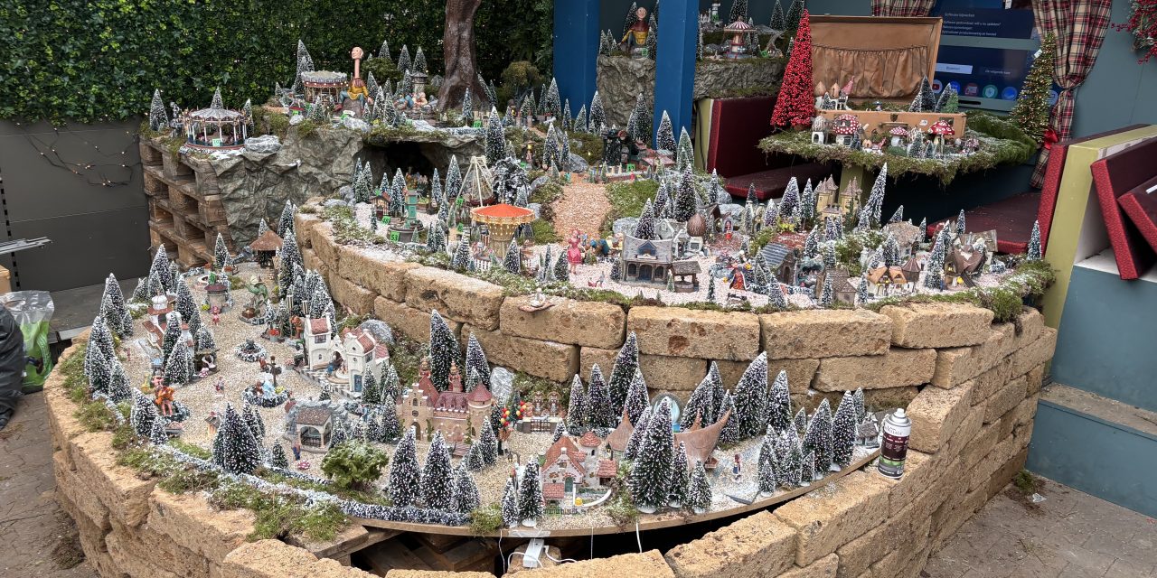 Voorbereidingen Kerstshow Intratuin IJselstein in volle gang