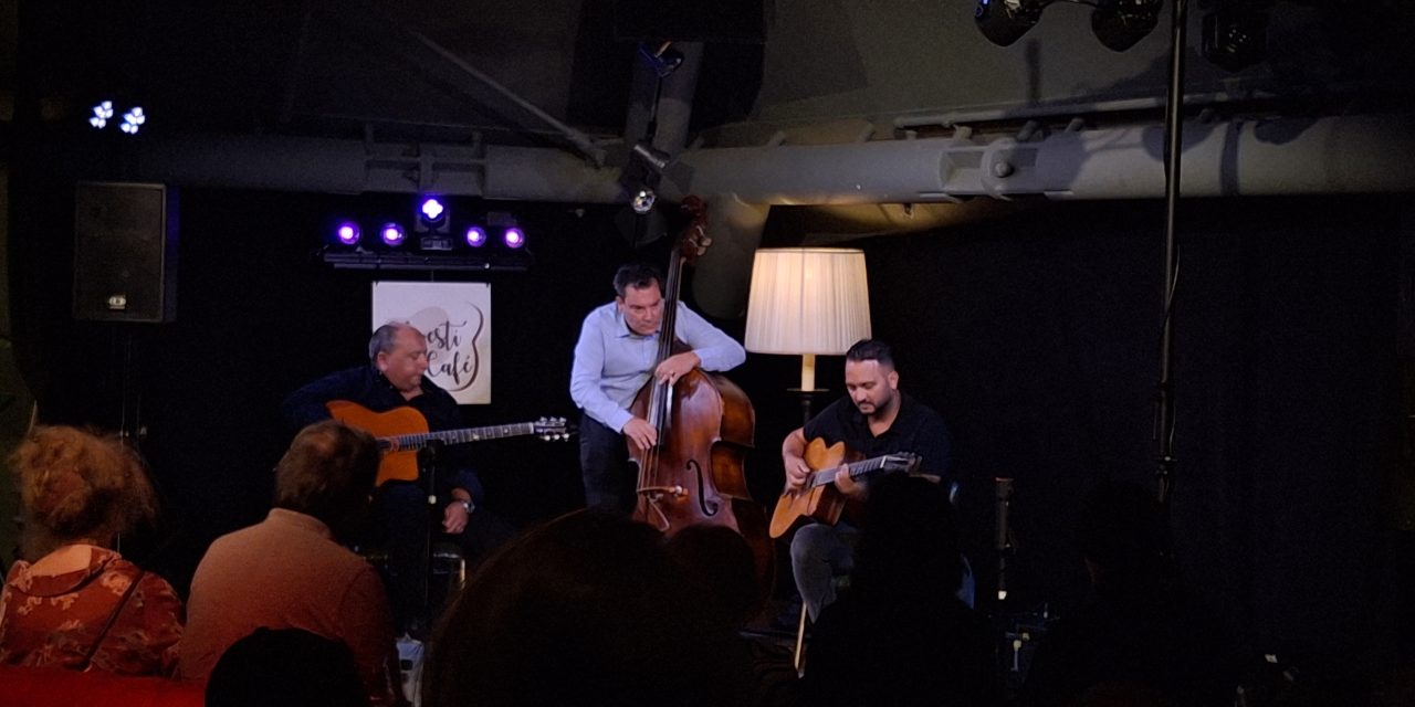 ‘Het is allemaal heel eclectisch van Sinti jazz naar mafketels en alles wat er tussenin beweegt’